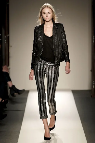 Look 10